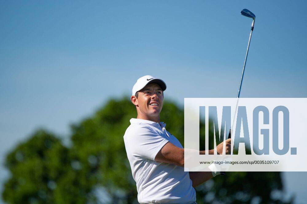 Rory McIlroy from Northern Ireland hits his drive from the 11th tee in the first round of the 118th U.S. Open Championship at Shinnecock Hills Golf Club in Southampton, New York on June 14, 2018. NYP20180614119 COREYxSIPKIN
