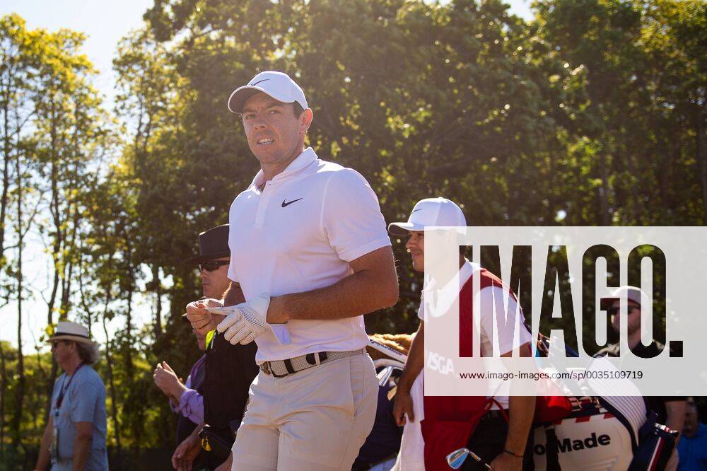 Rory McIlroy from Northern Ireland after hitting out of the rough on the 12th fairway in the first round of the 118th U.S. Open Championship at Shinnecock Hills Golf Club in Southampton, New York on June 14, 2018. NYP20180614131 COREYxSIPKIN