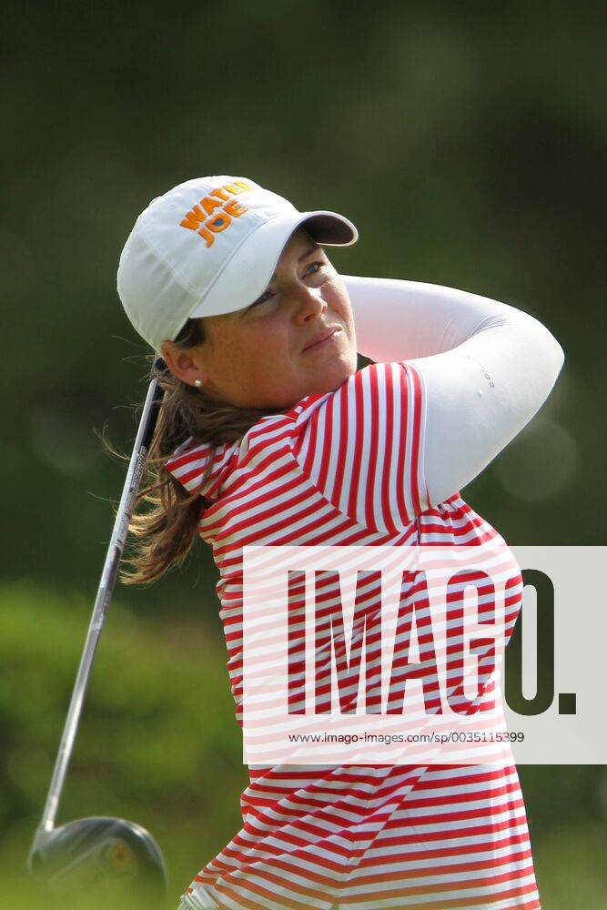 Belmont, Michigan, United States - Katie Burnett of the United States hits from the 10th tee during the first round of the Meijer LPGA Golf Damen Classic golf tournament at Blythefield Country Club in Belmont, MI, USA Thursday, June 14, 2018. Meijer LPGA Classic - Round One - ZUMAn230 20180614_zaa_n230_925