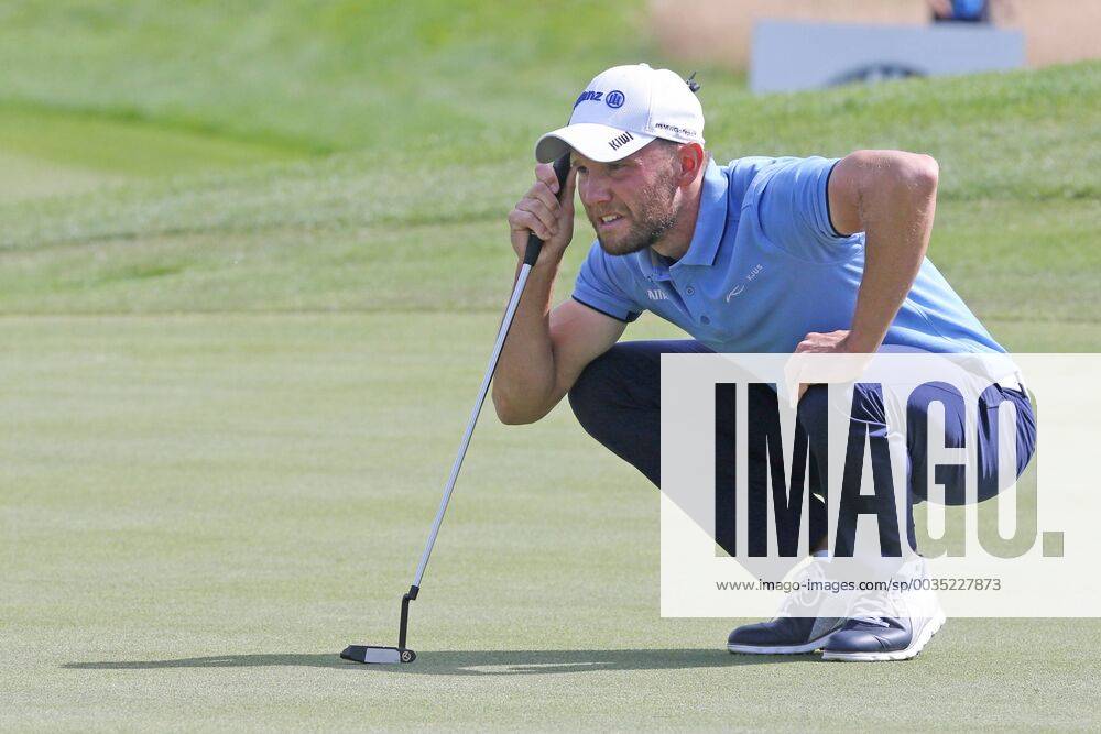 Max Kieffer (GER) spielt um den Sieg mit, 3. Tag, Putting Linie kontrollieren 30. BMW International Open, Golf, Golf Open, Gut Laerchenhof, Koeln, 23.06.2018 BMW International Open , Golf Koeln