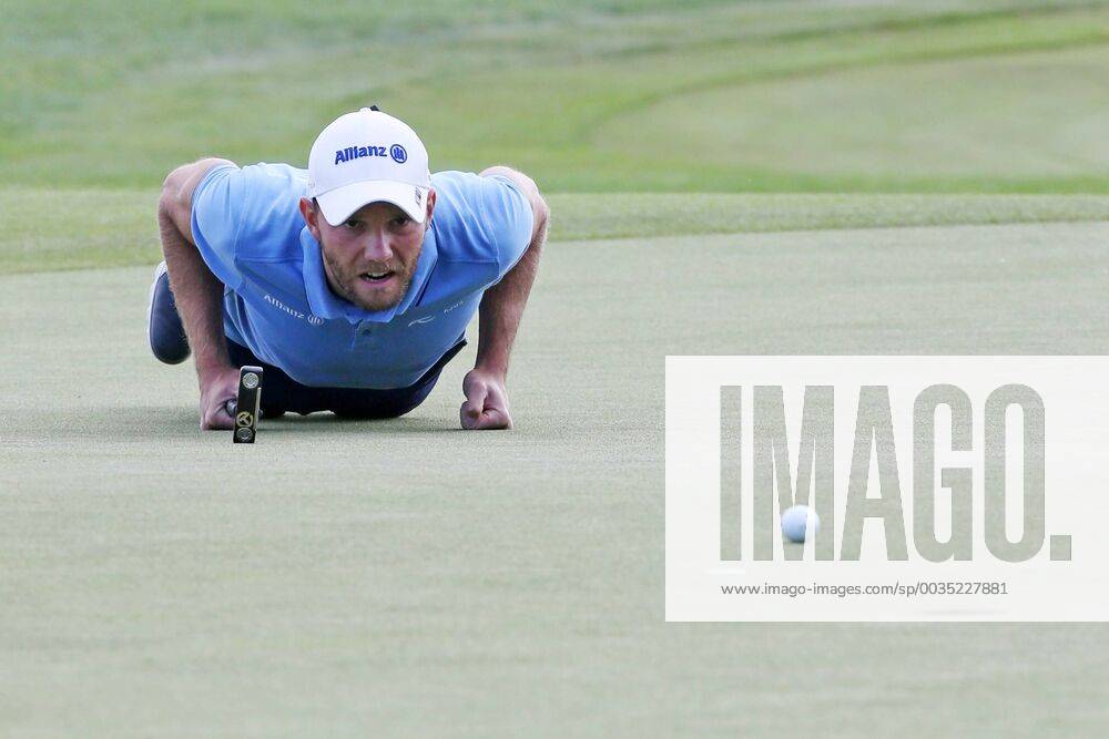 Max Kieffer (GER) spielt um den Sieg mit, 3. Tag, Putting Linie im Liegen kontrollieren 30. BMW International Open, Golf, Golf Open, Gut Laerchenhof, Koeln, 23.06.2018 BMW International Open , Golf Koeln