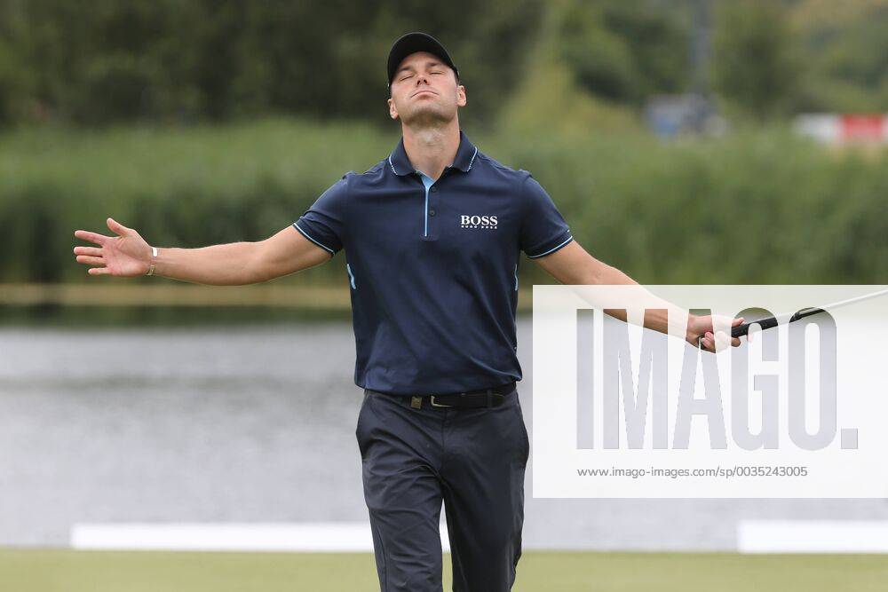 Martin Kaymer (GER) spielt um den Sieger, mit dem letzten Put zum Birdie auf Loch 18. rettet er den 2. Platz, Emotion, Erleichterung, Platz. 2 , 4. Tag, 30. BMW International Open, Golf, Golf Open, Gut Lärchenhof, Köln, 24.06.2018 BMW International Open , Golf Köln