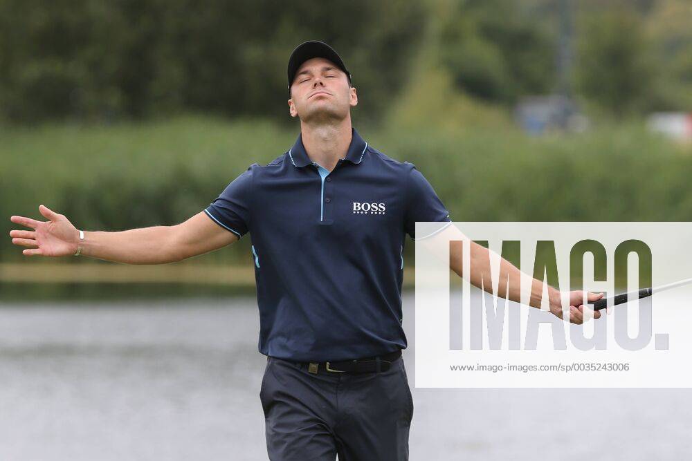 Martin Kaymer (GER) spielt um den Sieger, mit dem letzten Put zum Birdie auf Loch 18. rettet er den 2. Platz, Emotion, Erleichterung, Platz. 2 , 4. Tag, 30. BMW International Open, Golf, Golf Open, Gut Lärchenhof, Köln, 24.06.2018 BMW International Open , Golf Köln