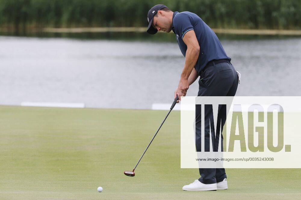Martin Kaymer (GER) spielt um den Sieger, mit dem letzten Put zum Birdie auf Loch 18. rettet er den 2. Platz, Emotion, Erleichterung, Platz. 2 , 4. Tag, 30. BMW International Open, Golf, Golf Open, Gut Lärchenhof, Köln, 24.06.2018 BMW International Open , Golf Köln