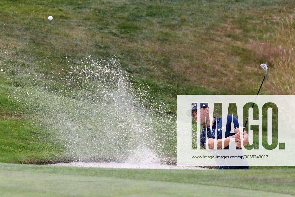 Martin Kaymer (GER) spielt um den Sieg mit, Erfolgreicher Schlag aus dem Bunker, Sand, Bunkerschlag, 4. Tag, 30. BMW International Open, Golf, Golf Open, Gut Lärchenhof, Köln, 24.06.2018 BMW International Open , Golf Köln
