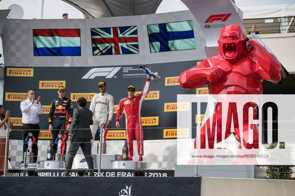 Vl. Max Verstappen (Red Bull Racing), Lewis Hamilton (Mercedes AMG Petronas Formula One Team) und Kimi Raikkoenen (Scuderia Ferrari) bei der Siegerehrung Grosser Preis von Frankreich 2018, Rennen, Motorsport, Formel 1, 24.06.2018 Le Castellet