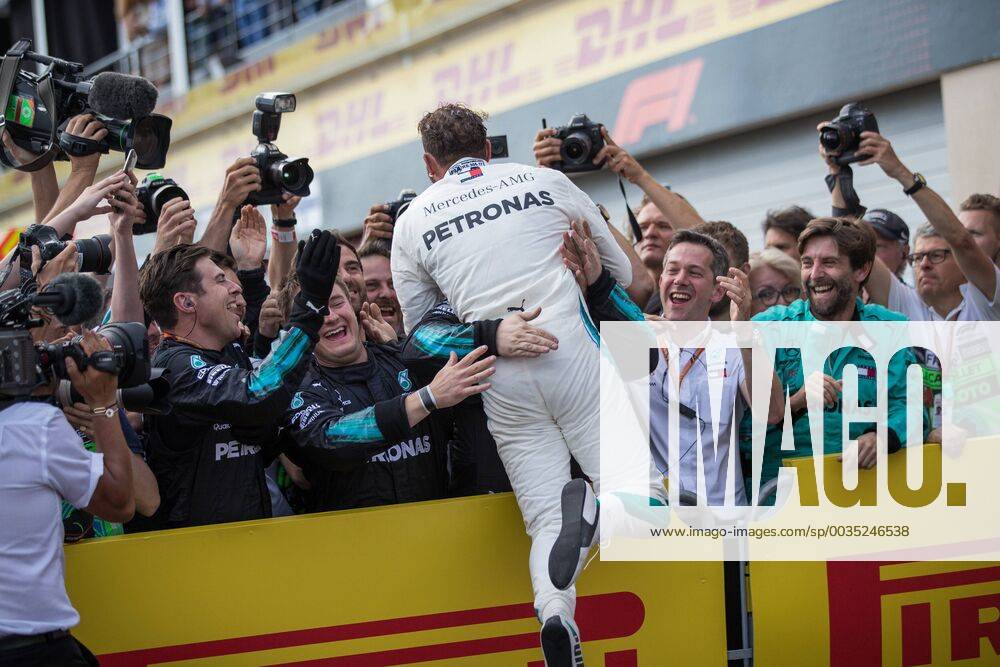 Siegesjubel bei Lewis Hamilton (Mercedes AMG Petronas Formula One Team) Grosser Preis von Frankreich 2018, Rennen, Motorsport, Formel 1, 24.06.2018 Le Castellet