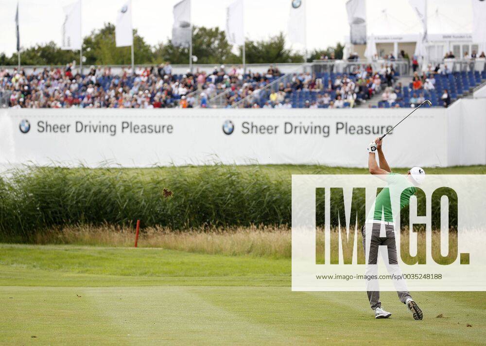 Golf, 30. BMW International Open, Golf Club Lärchenhof, Pulheim bei Köln am 24. Juni 2018 Maximilian KIEFFER (GER) auf dem Weg zum letzten Loch vor der Zuschauertribüne