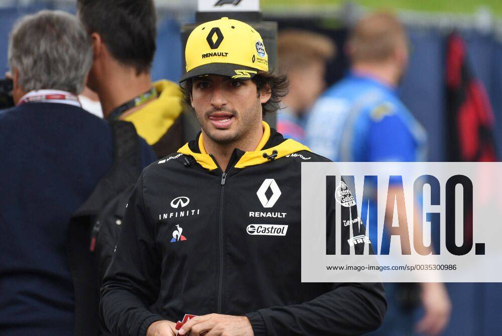 Carlos Sainz (Renault F1 Team) kommt morgens ins Fahrerlager, Formel 1 Grosser Preis von Oesterreich, Red Bull Ring, 29.06.2018, Formel 1 Grosser Preis von Oesterreich, Red Bull Ring, 29.06.2018 Spielberg