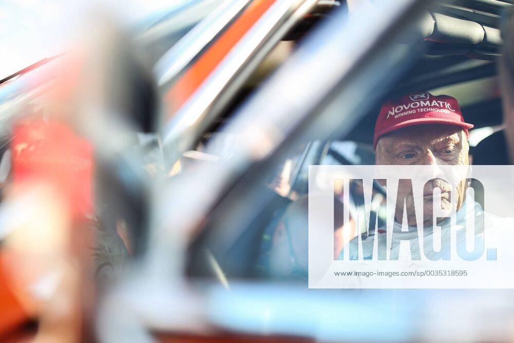 FORMULA 1 - GP of Austria 2018 SPIELBERG,AUSTRIA,30.JUN.18 - MOTORSPORTS - Grand Prix of Austria, Red Bull Ring, legends parade. Image shows Niki Lauda (BMW 3.0 CSL). GEPAxpictures xDanielxGoetzhaber