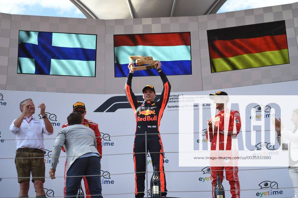 Max Verstappen (Aston Martin Red Bull Racing) jubelt auf dem Podium, Formel 1 Grosser Preis von Oesterreich, Red Bull Ring, 01.07.2018.2018, Formel 1 Grosser Preis von Oesterreich, Red Bull Ring, 01.07.2018 Spielberg