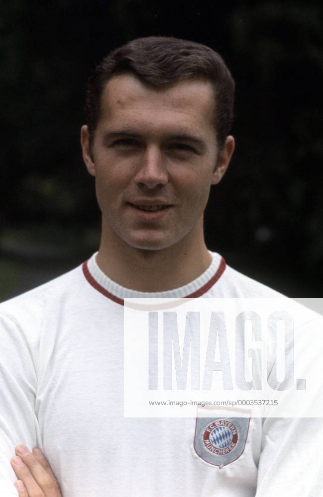 Franz Beckenbauer (FC Bayern München) Fußball 1. BL Herren Saison 1968 1969, FC Bayern München, Präsentation, Pressetermin, Porträttermin Porträt München Fußball 1. BL Herren Saison 1968 1969, FC Bayern München, Präsentation, Pressetermin, Porträttermin Porträt München