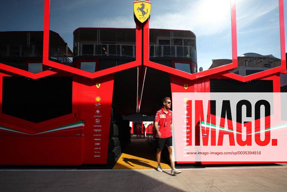 Sebastian Vettel (Scuderia Ferrari) verlaesst das Ferrari-Gebaeude in Silverstone AUT, FIA, Formel 1, Grosser Preis von Grossbritannien Silverstone