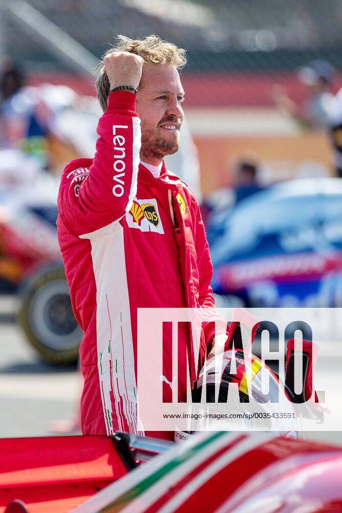 Sebastian Vettel (Scuderia Ferrari) nach dem Gewinn des Grossen Preis von Grossbritannien GBR, FIA, Formel 1, Grosser Preis von Grossbritannien, Rennen Silverstone