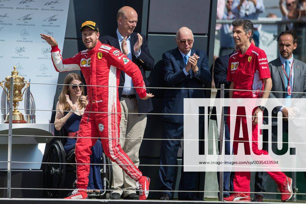 Sebastian Vettel (Scuderia Ferrari) nach dem Gewinn des Grossen Preis von Grossbritannien GBR, FIA, Formel 1, Grosser Preis von Grossbritannien, Rennen Silverstone