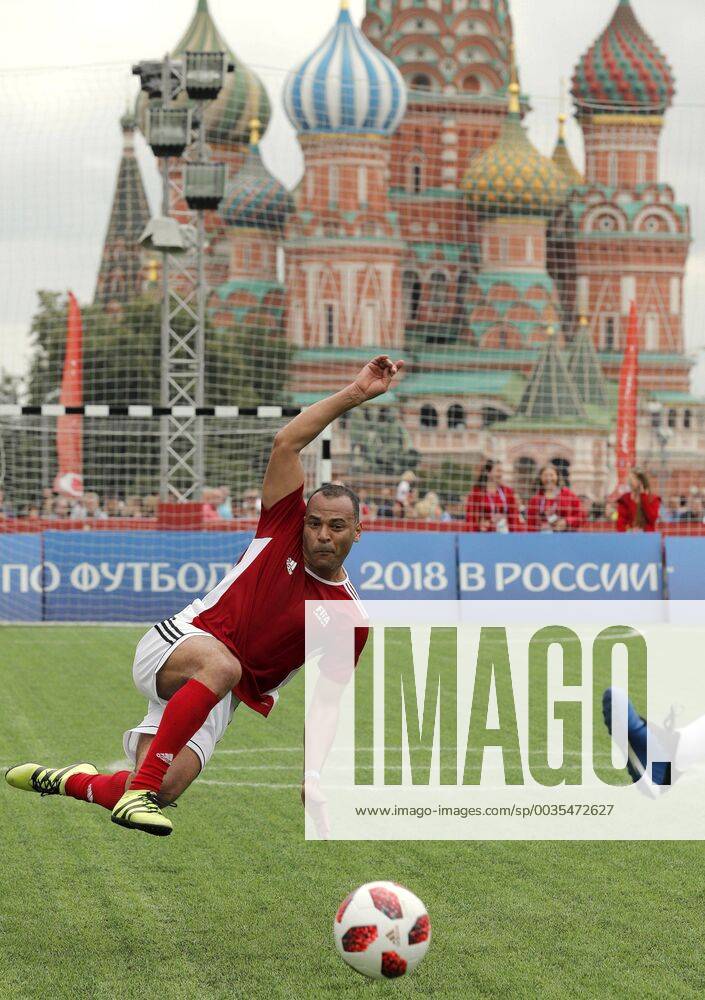 Brazilian former soccer player Marcos Evangelista de Morães aka Cafú takes part in a FIFA Leyends friendly soccer match at the Red Square in Moscow, Russia, 11 July 2018. FIFA Leyends friendly soccer match !ACHTUNG: NUR REDAKTIONELLE NUTZUNG!