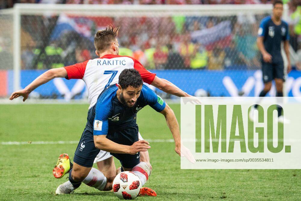 Fußball, WM Finale 2018 in Moskau, Frankreich - Kroatien 180715 Nabil Fekir of France falls in a duel with Ivan Rakitic of Croatia during the FIFA World Cup WM Weltmeisterschaft Fussball final match between France and Croatia on July 15, 2018 in Moscow. Photo: Petter Arvidson BILDBYRAN kod PA 92087