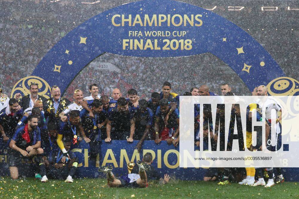 Fußball, WM Finale 2018 in Moskau, Frankreich - Kroatien Football World Cup 2018 winners 15.07.2018. Moscow, Russia - Football World Cup 2018 , Finals, Croatia - France. France celebrate after wining Football World Cup 2018 IgorxKralj PIXSELL