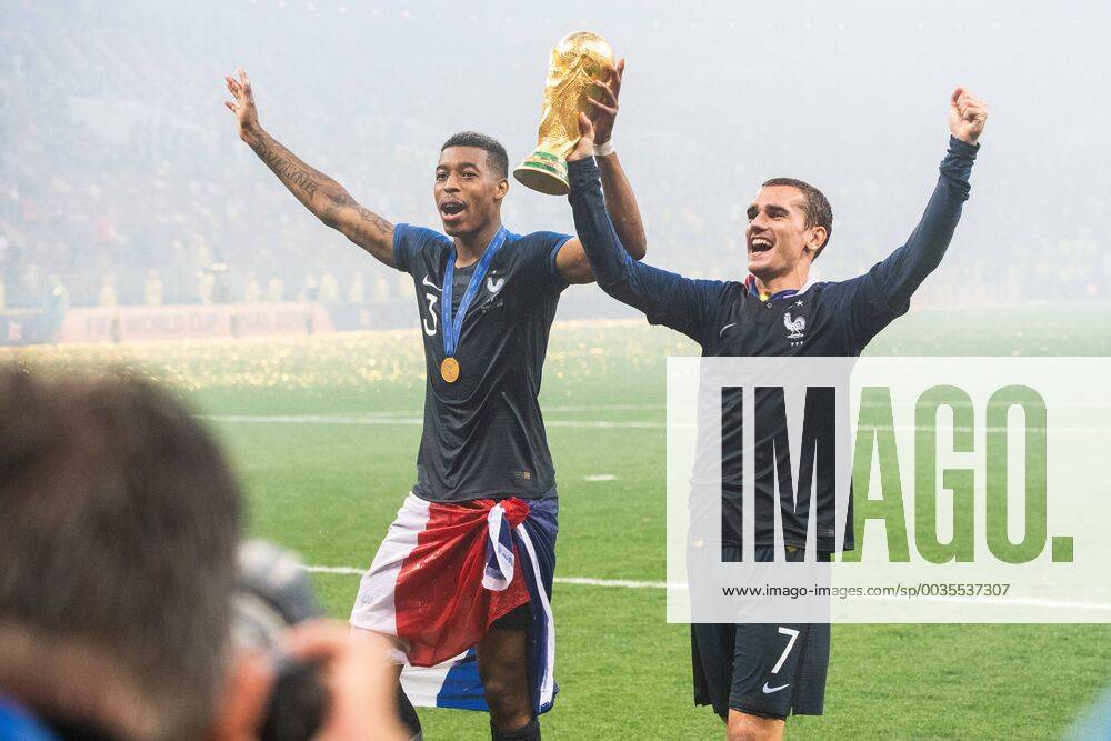 Presnel Kimpembe and Antoine Griezmann of France celebrate with the trophy after winning the FIFA World Cup WM Weltmeisterschaft Fussball final match between France and Croatia on July 15, 2018 in Moscow. Photo: Petter Arvidson BILDBYRAN kod PA 92087