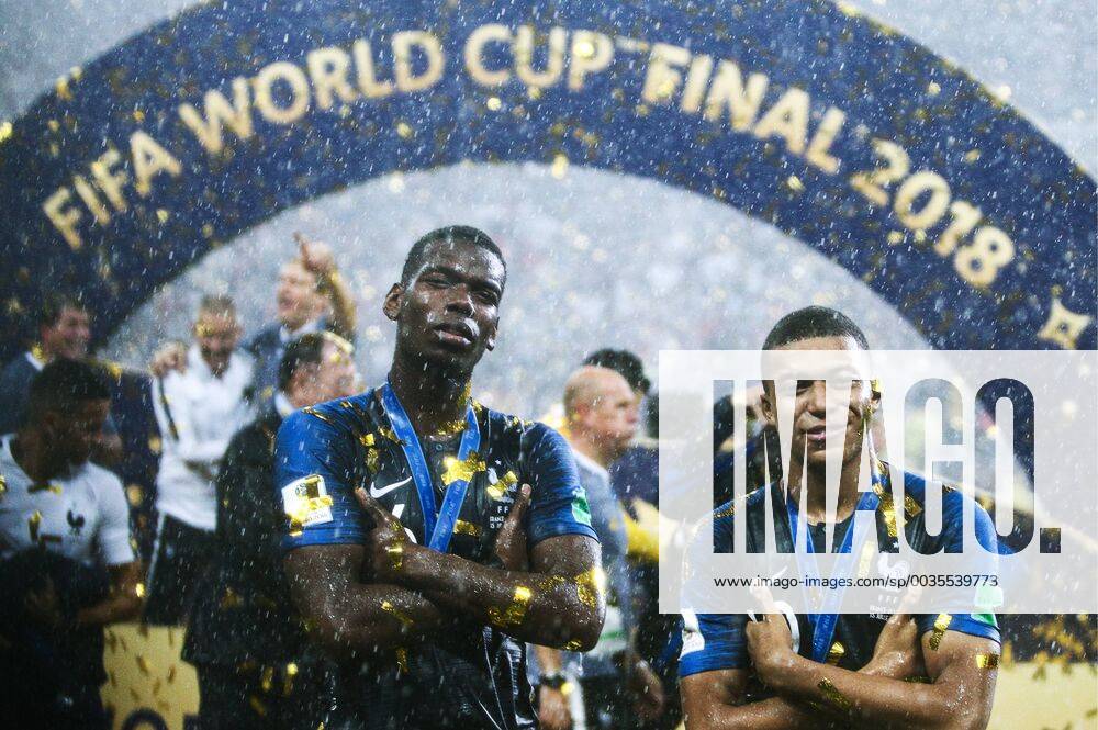 France s football players Paul Pogba (L front) and Kylian Mbappe (R front) at the official award ceremony after the final match between France and Croatia at FIFA World Cup WM Weltmeisterschaft Fussball Russia 2018 at Luzhniki Stadium; France won 4-2. Mikhail Tereshchenko TASS TS089B4B