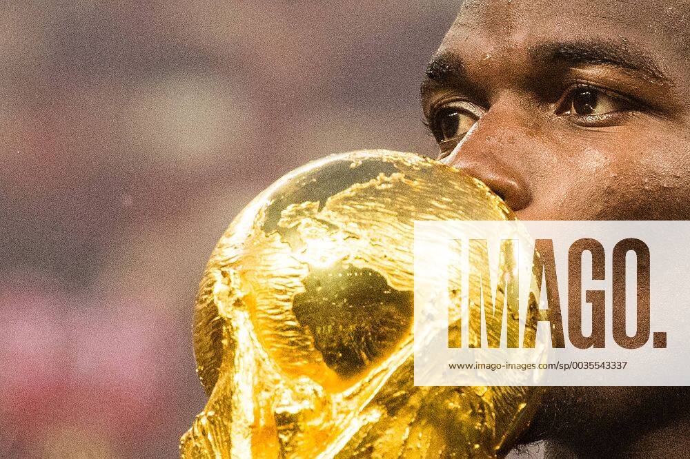 Fußball, WM Finale 2018 in Moskau, Frankreich - Kroatien 180715 Paul Pogba of France celebrate with the trophy after winning the FIFA World Cup WM Weltmeisterschaft Fussball final match between France and Croatia on July 15, 2018 in Moscow. Photo: Petter Arvidson BILDBYRN kod PA 92087