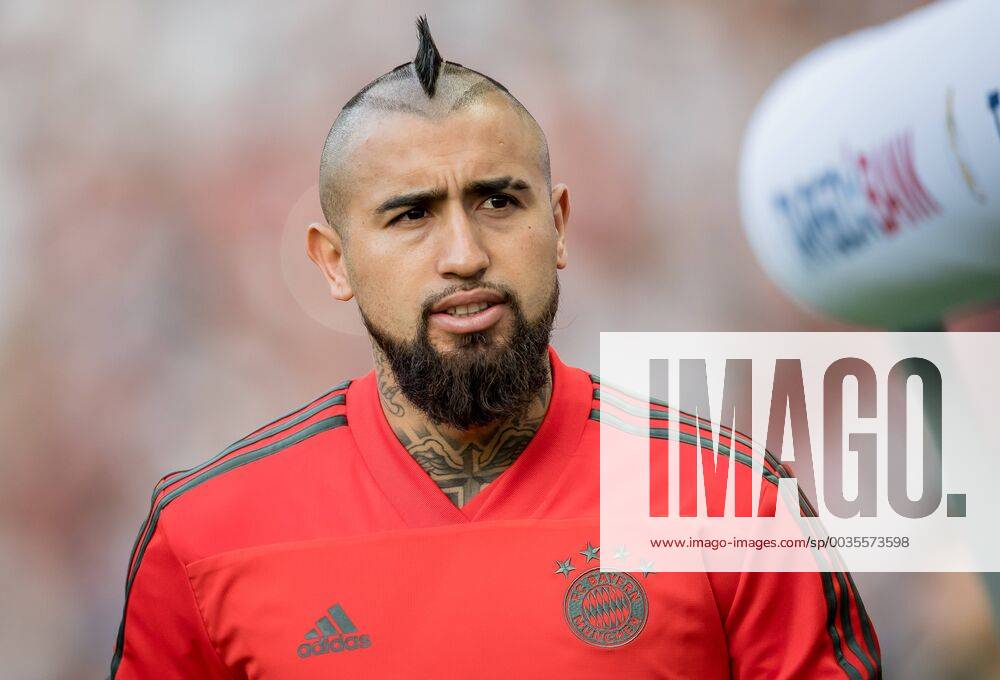 Berlin, Olympiastadion: Fussball DFB-Pokalfinale: FC Bayern Muenchen - Eintracht Frankfurt: Muenchens Arturo Vidal nachdenklich.
