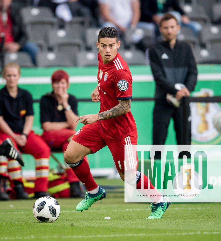 Berlin, Olympiastadion: Fussball DFB-Pokalfinale: FC Bayern Muenchen - Eintracht Frankfurt: Muenchens James Rodriguez am Ball.