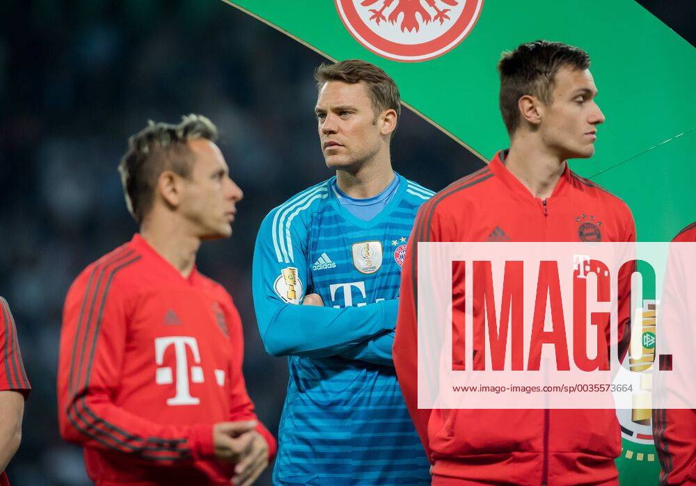Berlin, Olympiastadion: Fussball DFB-Pokalfinale: FC Bayern Muenchen - Eintracht Frankfurt: Muenchens Torwart Manuel Neuer nach dem Spiel.