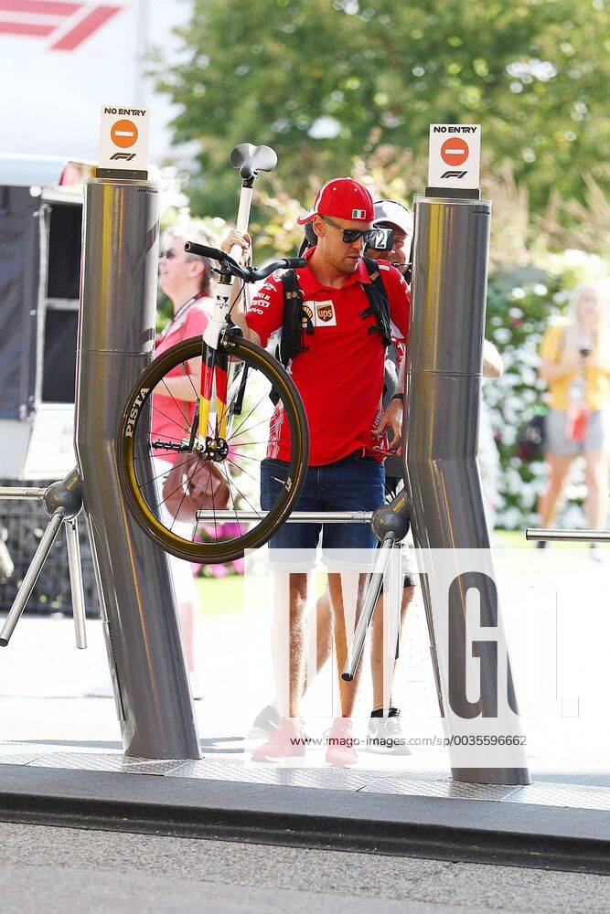 Sebastian Vettel (Scuderia Ferrari) kommt mit dem Fahrrad zur Strecke, Grosser Preis von Deutschland 2018, Motorsport, Formel 1, 20.07.2018, Grosser Preis von Deutschland 2018, Motorsport, Formel 1, 20.07.2018 Hockenheim