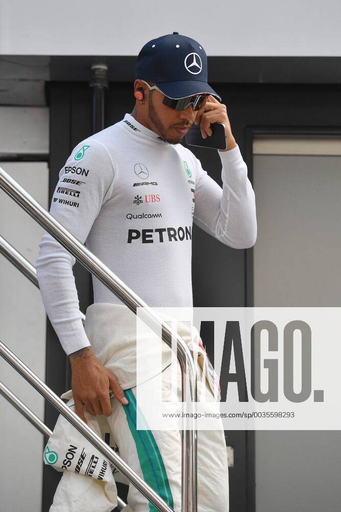 Lewis HAMILTON (GBR,Mercedes AMG Petronas Motorsport) Aktion,Einzelbild,angeschnittenes Einzelmotiv,Halbfigur,halbe Figur. Training, Formel 1:GP von DeutschlandDeutschland,Hockenheimring,Saison 2018,am 20.07.2018.