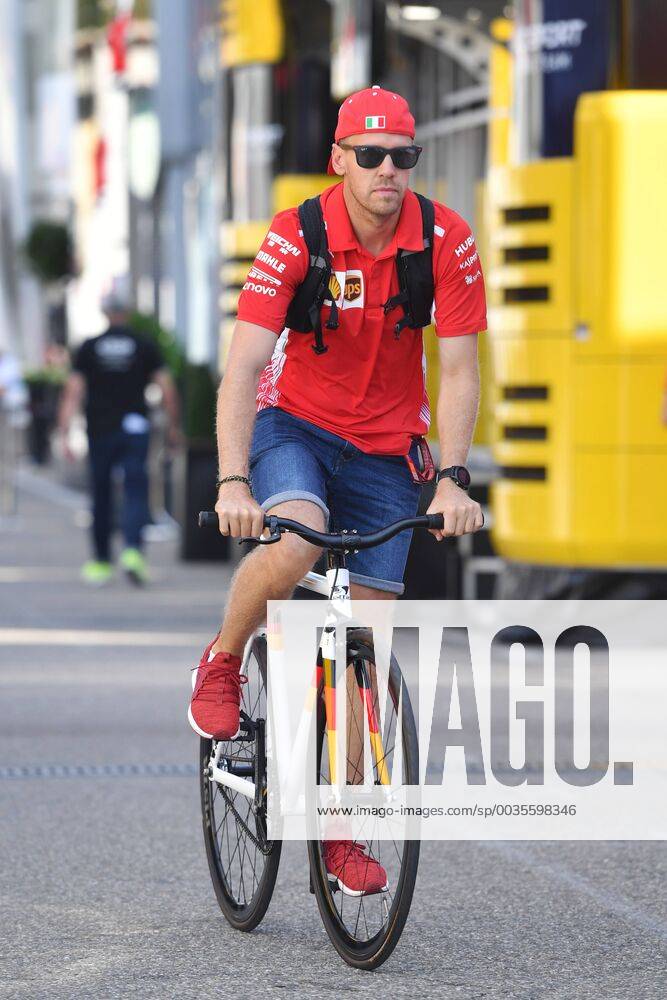 Sebastian VETTEL,GER (Scuderia Ferrari), kommt mit dem Rennrad zur Rennstrecke, faehrt durchs Paddock. Training, Formel 1:GP von DeutschlandDeutschland,Hockenheimring,Saison 2018,am 20.07.2018.