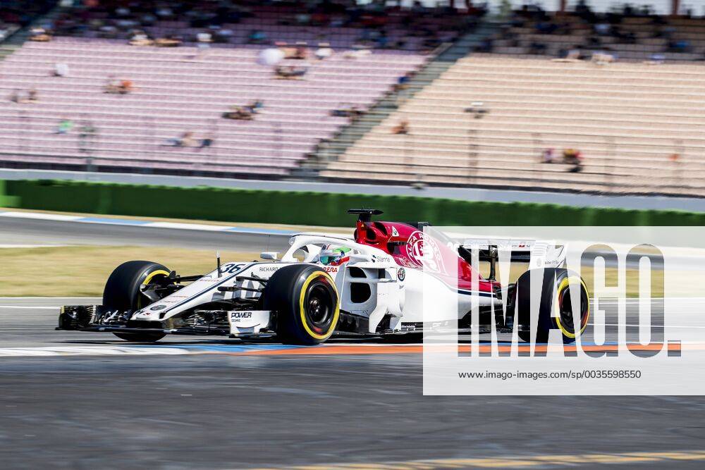 Motorsport: Formel 1, Saison 2018 2019, Training am Freitag, 20.07.2018 am Hockenheimring in Hockenheim (Deutschland). Antonio Giovinazzi biegt auf die Start-Ziel-Gerade ein.