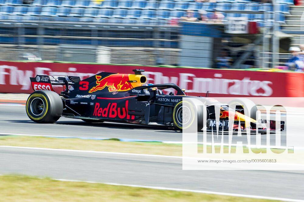 Motorsport: Formel 1, Saison 2018 2019, Training am Freitag, 20.07.2018 am Hockenheimring in Hockenheim (Deutschland). Daniel Ricciardo (Aston Martin Red Bull Racing) biegt in die Start- und Zielgerade ein.