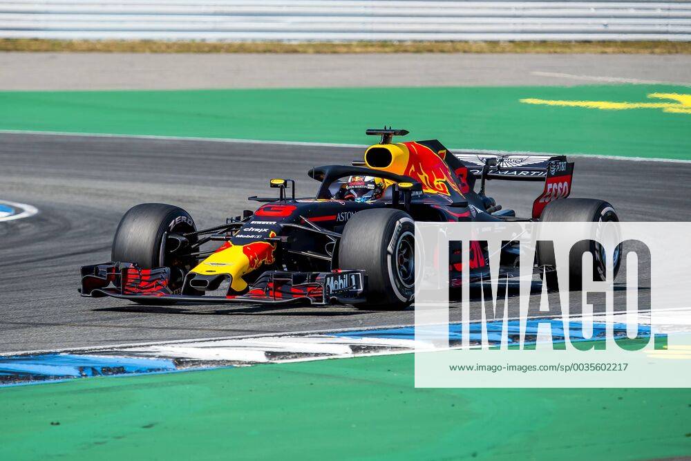 Motorsport: Formel 1, Saison 2018 2019, Training am Freitag, 20.07.2018 am Hockenheimring in Hockenheim (Deutschland). Daniel Ricciardo (Aston Martin Red Bull Racing) beschleunigt aus der Spitzkehre heraus.