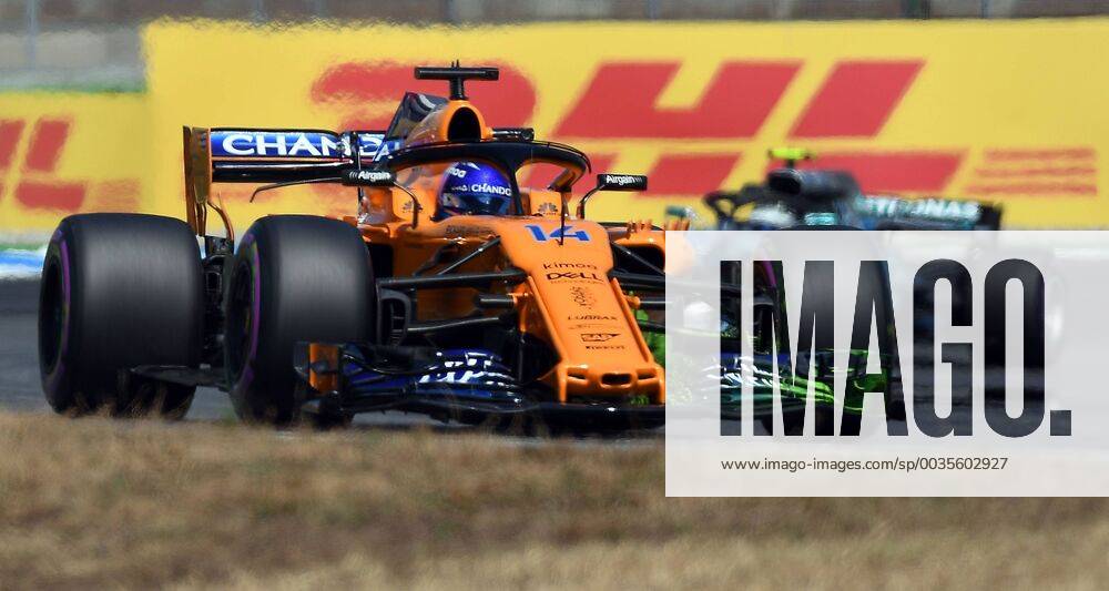 Formel 1 Grand Prix von Deutschland, Grand Prix von Deutschland 1.Freies Training 2018, v.l. Fernando Alonso (McLaren F1 Team), Valtteri Bottas (Mercedes AMG) Hockenheim