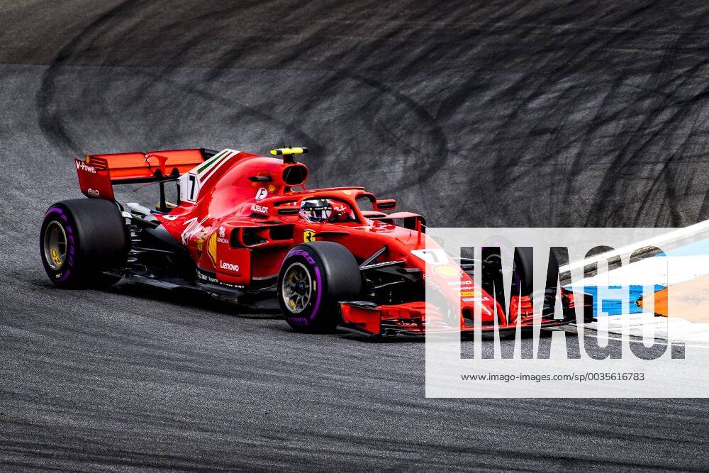 Motorsport: Formel 1, Saison 2018 2019, Qualifying am Samstag, 21.07.2018 am Hockenheimring in Hockenheim (Deutschland). Kimi Raikkonen (Scuderia Ferrari) fährt durch die Kurve vor der Mercedes-Tribüne.