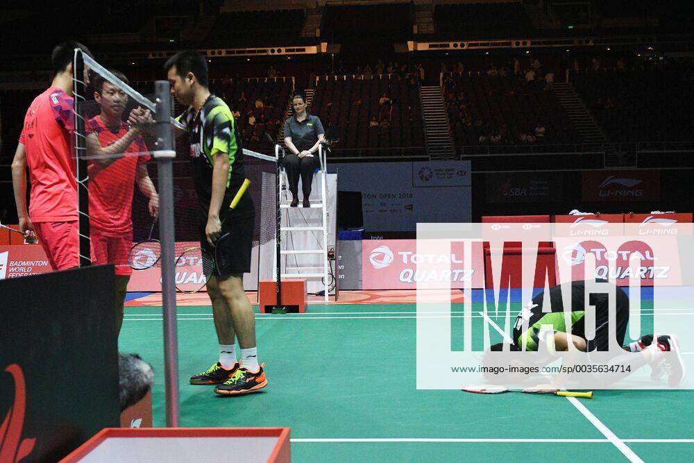 KW29 (180722) -- SINGAPORE, July 22, 2018 -- Indonesia s Mohammad Ahsan (1st R) Hendra Setiawan celebrate after winning the men s doubles final against Ou Xuanyi Ren Xiangyu of China at the Singapore Badminton Open held at the Singapore Indoor Stadium on July 22, 2018. Mohammad Ahsan Hendra Setiawan claimed the title 2-0. ) (SP)SINGAPORE-BADMINTON-SINGAPORE OPEN-MEN S DOUBLE-FINAL ThenxChihxWey