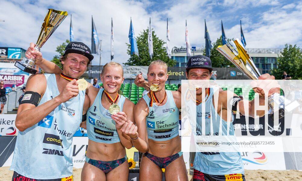 KW30 Die Techniker Beach Tour 2018 - Leipzig, 29.07.2018 Jonas Schroeder (United Volleys), Anna Behlen (SV Lohhof), Sarah Schneider (SV Lohhof), Paul Becker (Deutsche Energie Beachteam); Die Techniker Beach Tour 2018 - Leipzig am 29.07.2018, Leipzig.