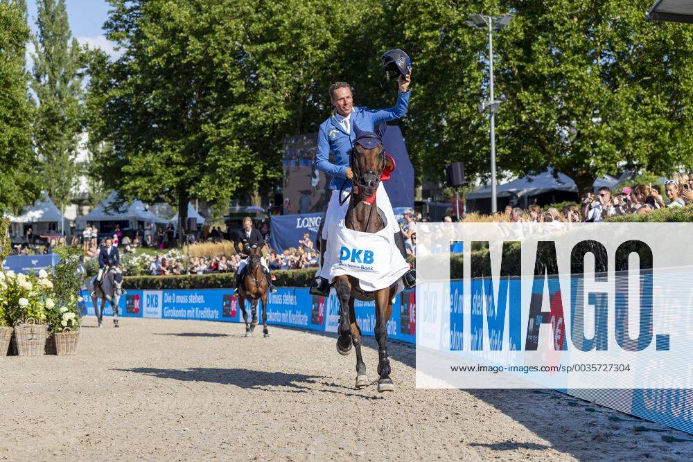 KW30 Berlin - Global Jumping Berlin 2018, AHLMANN Christian (GER), Ailina Berlin - Global Jumping Berlin 2018 Siegerehrung CSI5* Championat der Deutschen Kreditbank AG von Berlin 29. Juli 2018 © -