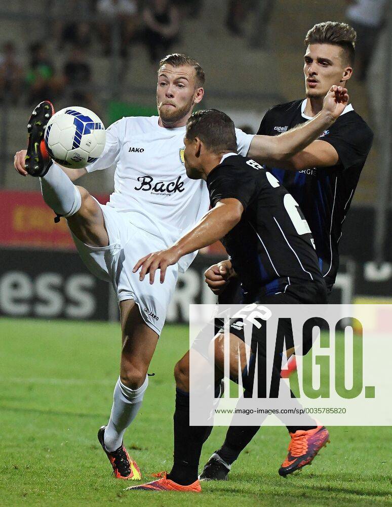 Fussball Regionalliga Südwest, FSV Frankfurt - Eintracht Stadtallendorf v.l. Yannick Wolf (Eintracht Stadtallendorf), Patrick Huckle (FSV Frankfurt) Frankfurt Hessen Deutschland (DE)