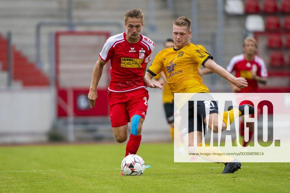 FUSSBALL REGIONALLIGA NORDOST -SAISON 2017 2018 - SPIELTAG 2 - ERFURT-AUERBACH 04 08 2018 - Erfurt: Morten Rüdiger 24 (FC Rot-Weiß Erfurt) gegen Philipp Müller 21 (VfB Auerbach) im Fussball-Regionalliga Nordost Spiel des FC Rot-Weiß Erfurt gegen den VfB Auerbach am 4. August 2018 im Steigerwaldstadion Erfurt. Gemäß den Vorgaben der DFL Deutsche Fußball Liga ist es untersagt, in dem Stadion und oder vom Spiel angefertigte Fotoaufnahmen in Form von Sequenzbildern und oder videoähnlichen Fotostrecken zu verwerten bzw. verwerten zu lassen. DFL regulations prohibit any use of photographs as image sequences and or quasi-video. _________________
