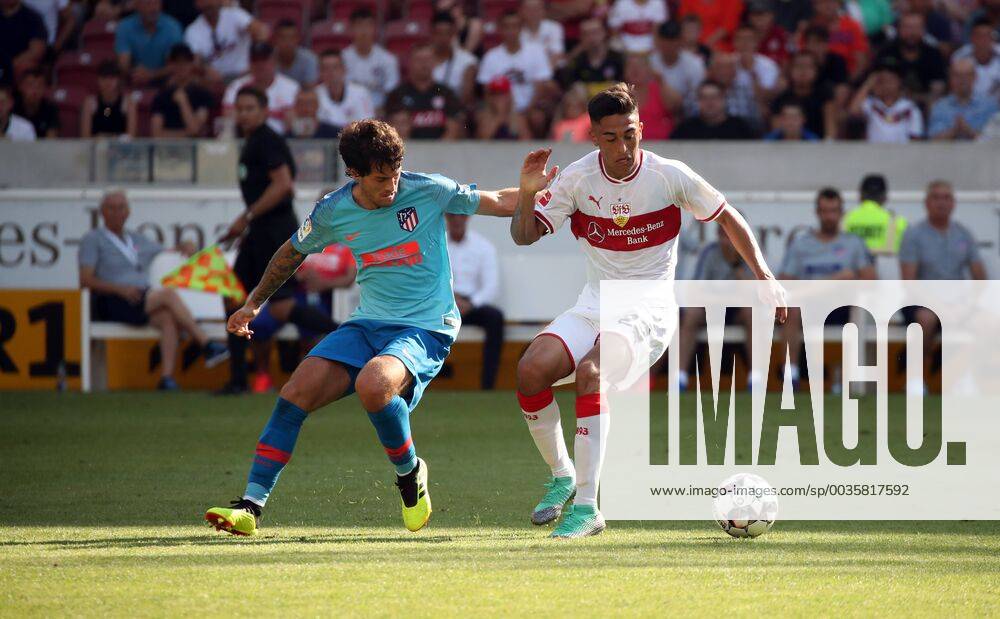 VfB Stuttgart - Atletico Madrid Deutschland, Stuttgart, 05.08.2018, Fussball, Bundesliga, Saison 2018 2019, Testspiel, VfB Stuttgart - Atletico Madrid: v.l. Roberto Olabe (Atletico Madrid), Nicolas Gonzalez (VfB Stuttgart).