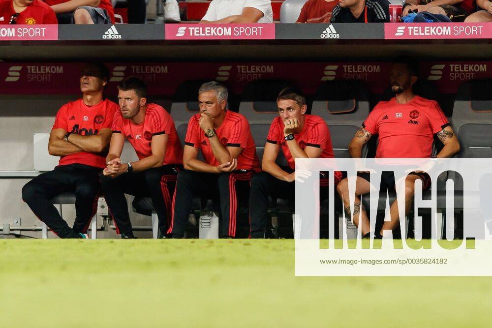 Deutschland, Muenchen, 05.08.2018, Testspiel, FC Bayern Muenchen - Manchester United ManU Trainer Jose Mourinho (MAN) schaut ( DeFodi048