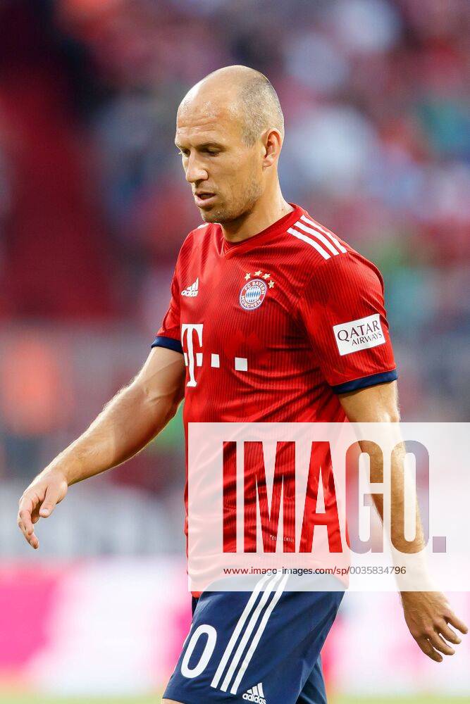 Deutschland, Muenchen, 05.08.2018, Testspiel, FC Bayern Muenchen - Manchester United ManU Arjen Robben (FCB) schaut ( DeFodi048