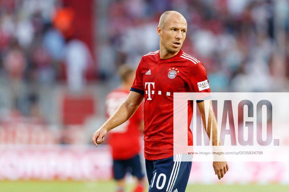 Deutschland, Muenchen, 05.08.2018, Testspiel, FC Bayern Muenchen - Manchester United ManU Arjen Robben (FCB) schaut ( DeFodi048