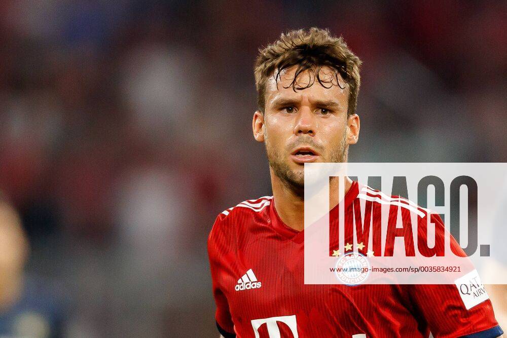 Deutschland, Muenchen, 05.08.2018, Testspiel, FC Bayern Muenchen - Manchester United ManU Juan Bernat (FCB) schaut ( DeFodi048