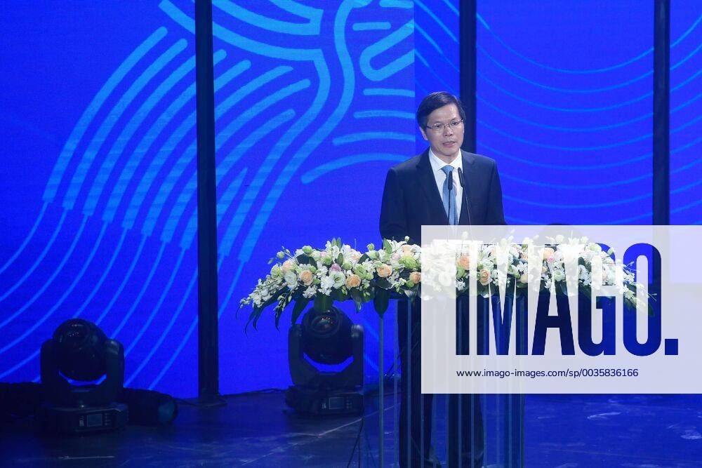 (180806) -- HANGZHOU, Aug. 6, 2018 -- Xu Liyi, Mayor of Hangzhou, speaks during the Emblem Launch Ceremony for the 19th Asian Games Hangzhou 2022 on Aug. 6, 2018, in Hangzhou, capital of east China s Zhejiang Province.) (SP)CHINA-HANGZHOU-19TH ASIAN GAMES-EMBLEM(CN) HuangxZongzhi