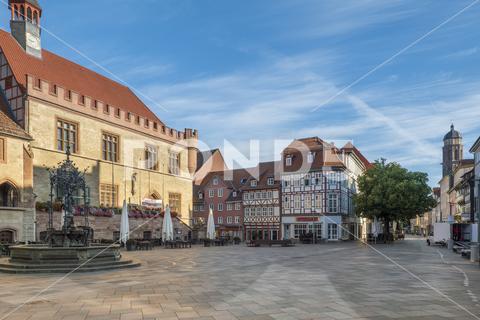 Old town hall in Goettingen with Gaenseliesel fountain and market square, Germany. More pictures from Goettingen in my collection Goettingen, old town hall, Gaenseliesel, marketplace, fountain, pedestrian zone, old town, city center, historical, landmark, shopping street, town center, architecture, gothic, arcades, balcony, germany, shopping store, bay, half-timbered, facade, building, shops, houses, sky, Jacobi, church, Leine, Middle Ages, medieval, Lower Saxony, city hall, sandstone, sights, sunlight, town, townhouses, tower, university town, clouds, battlements, ancient, architectural, blue, horizontal, town hall Translated with www.DeepL.com, Translator free version