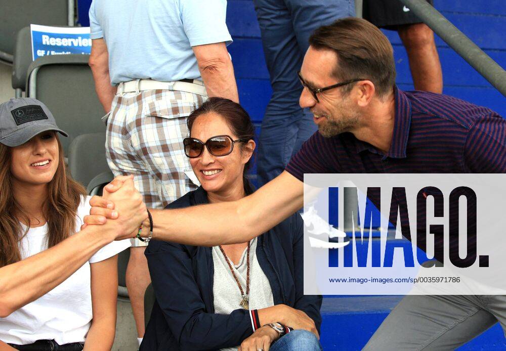 GER, 1.FBL, Hertha BSC VS. Hallenser FC 15.08.2018, Amateurstadion, Berlin, GER, 1.FBL, Hertha BSC VS. Hallenser FC, im Bild Familie Klinsmann, Manager Michael Preetz (Hertha BSC Berlin)