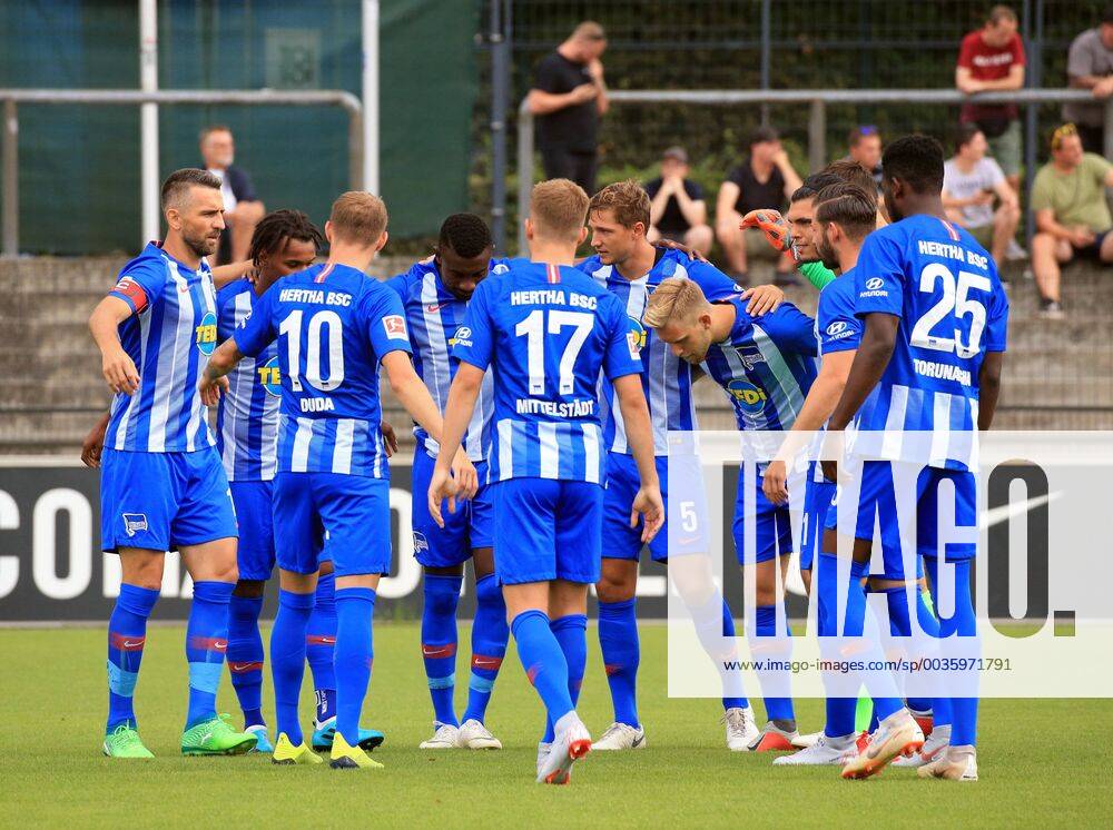GER, 1.FBL, Hertha BSC VS. Hallenser FC 15.08.2018, Amateurstadion, Berlin, GER, 1.FBL, Hertha BSC VS. Hallenser FC, im Bild Hertha-Spielerkreis